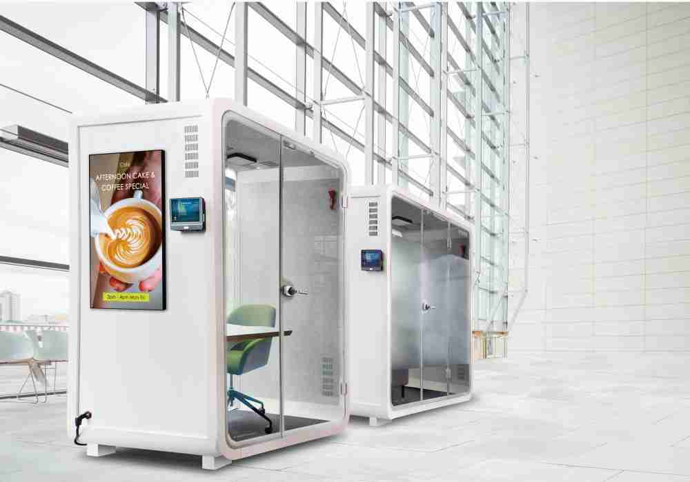 开云电子子公司达擎之智慧行动办公舱，，，，采用PDLC智能调光玻璃设计，，透过通电与断电的电流切换，，，呈现透明与雾面效果，，，，具节能降耗特性并兼顾隐私，，确保信息安全