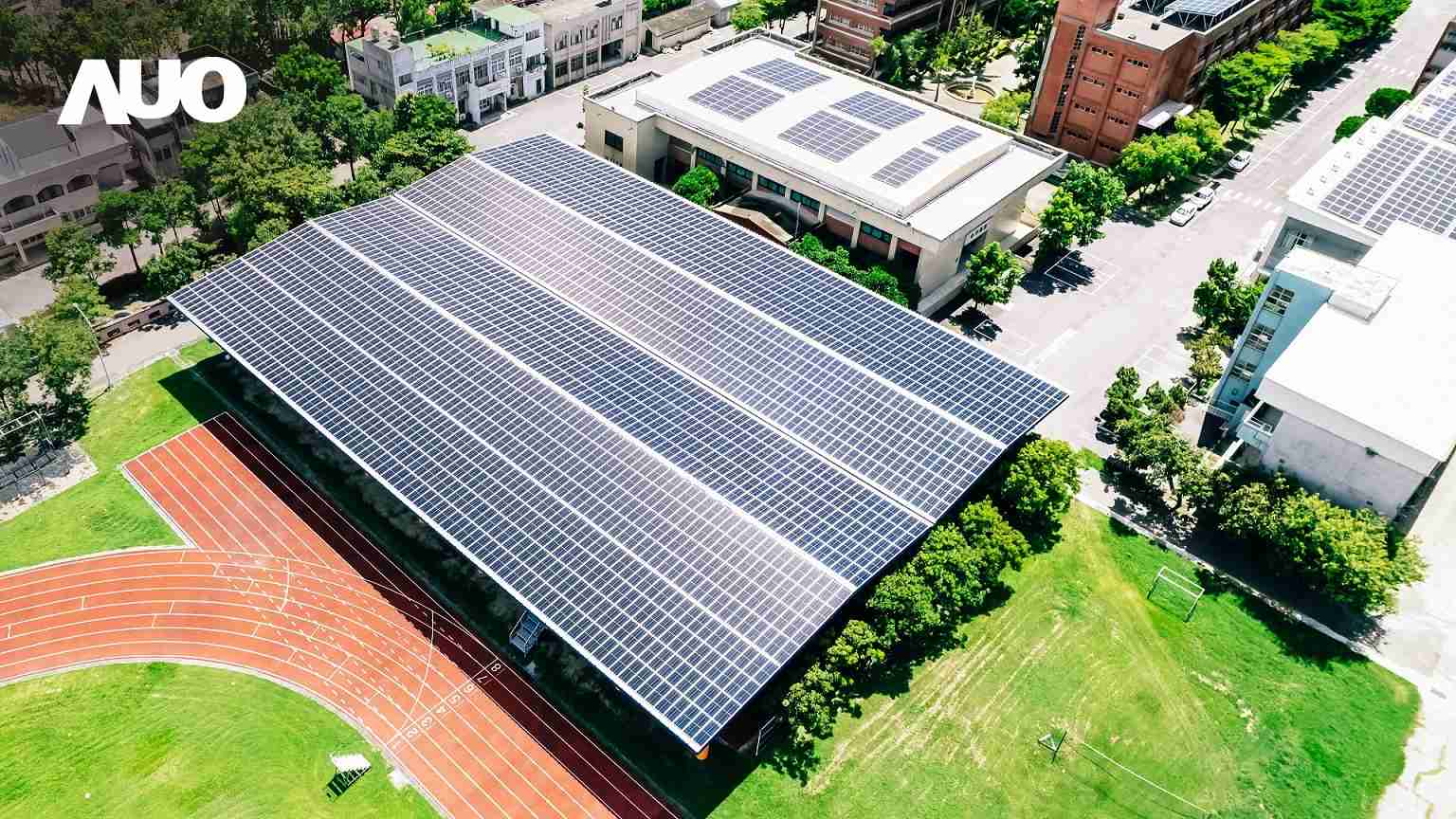 开云电子SunSteel光电整合型浪板具备快速安装、、轻量化优势,,,可提升15%发电效能,,,通过国际IEC与台湾VPC认证安全、、、防漏、、耐候标准